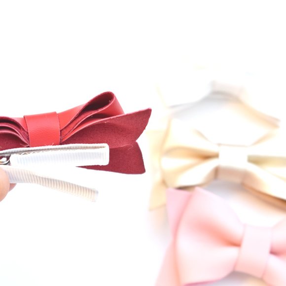 Non Slip Fully Lined Alligator Faux Leather Bow Hair Clips in Set of 4 (Deluxe) - Picture 2 of 5